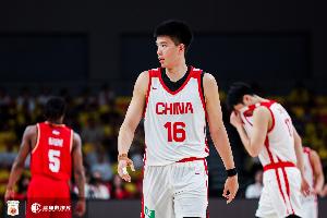 进攻不畅！首节中国男篮17投仅6中 其中三分9中2