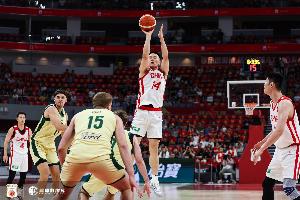 没准星！中国男篮三分22投仅4中 命中率只有18.2%