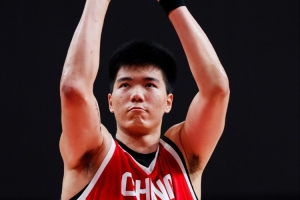 内线这效率不太行！焦泊乔7中2&三分3中0拿4分4板1帽