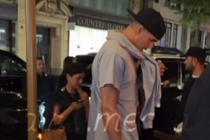 区别对待纽约某活动现场：小波特门口签到 布伦森直接进场